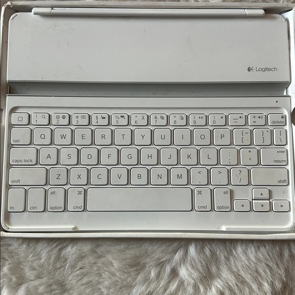 Logitech Ultrathin Keyboard Cover - Silver
